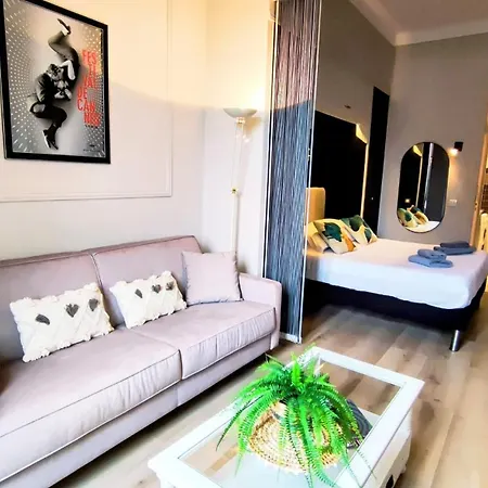 Frgk - Entire Building In Cannes